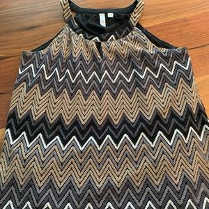 Chevron patterned top